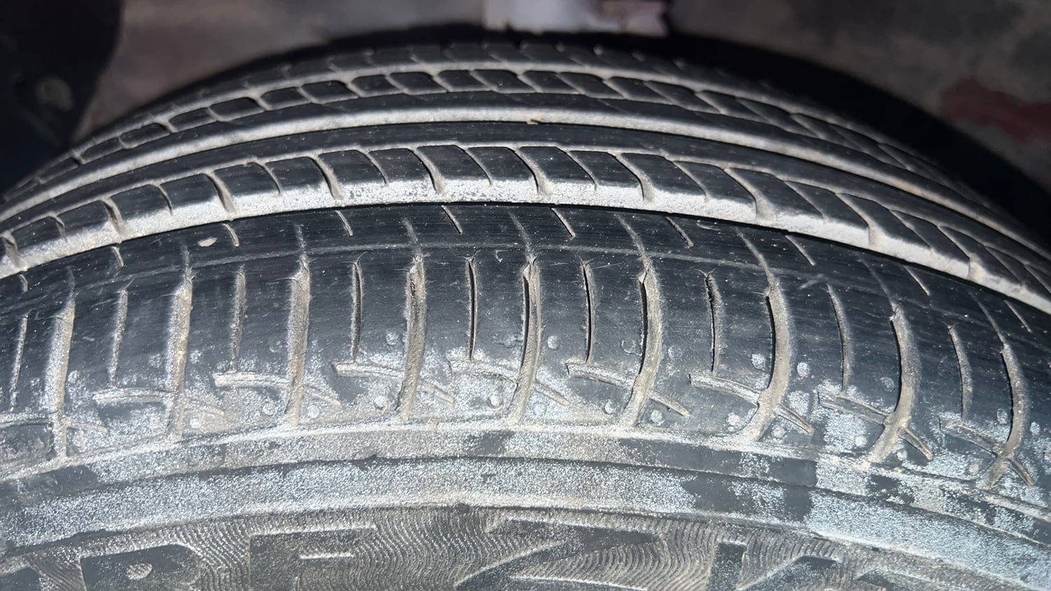 Used 2013 Hyundai Grand i10 Sportz 1.2 Kappa VTVT Petrol Manual tyres LEFT FRONT TYRE TREAD VIEW