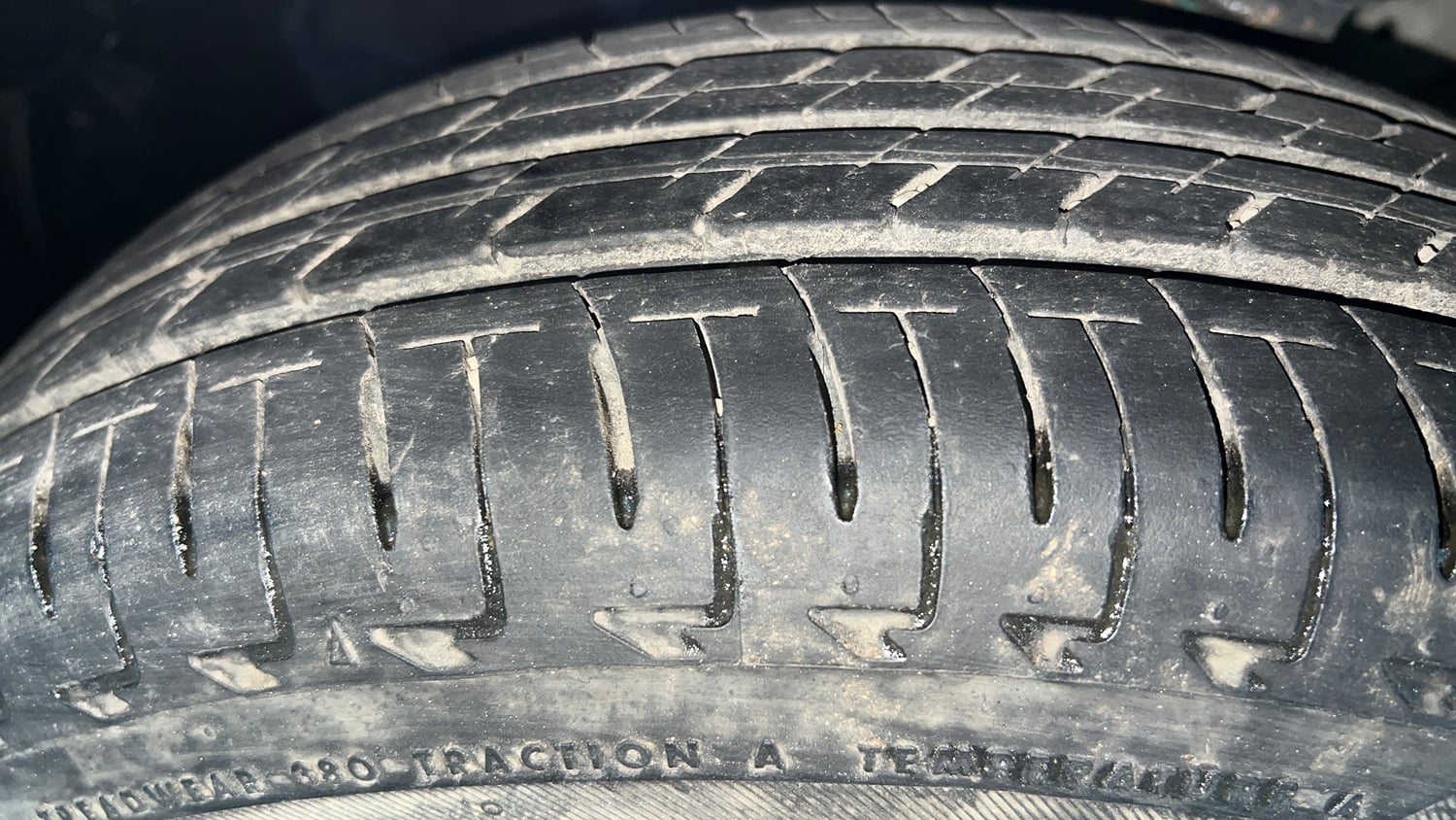 Used 2023 Maruti Suzuki Ignis Sigma 1.2 MT Petrol Manual tyres LEFT FRONT TYRE TREAD VIEW