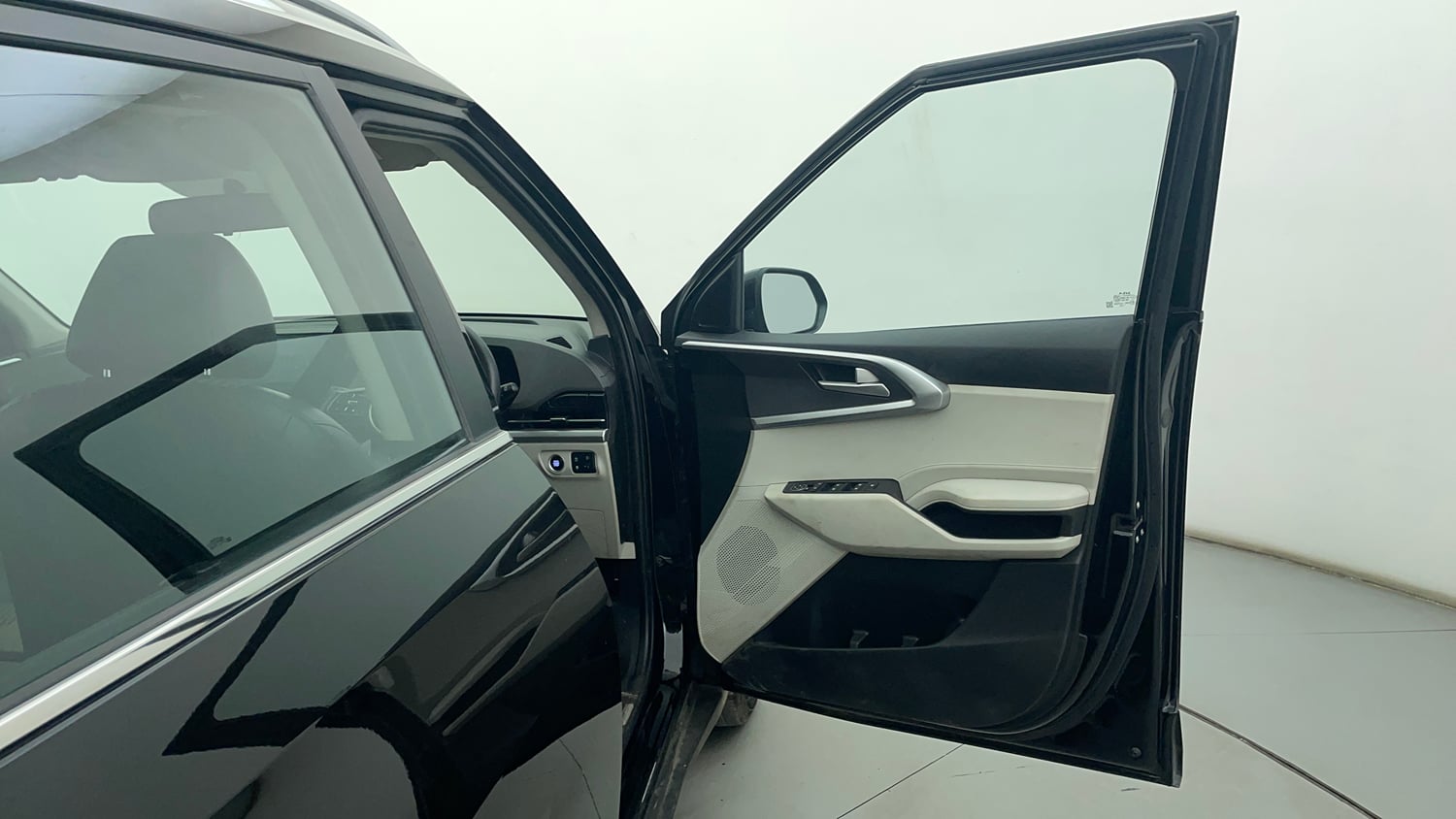 Used 2023 Kia Carens Prestige Plus 1.5 Diesel iMT 7 STR Diesel Manual interior RIGHT FRONT DOOR OPEN VIEW