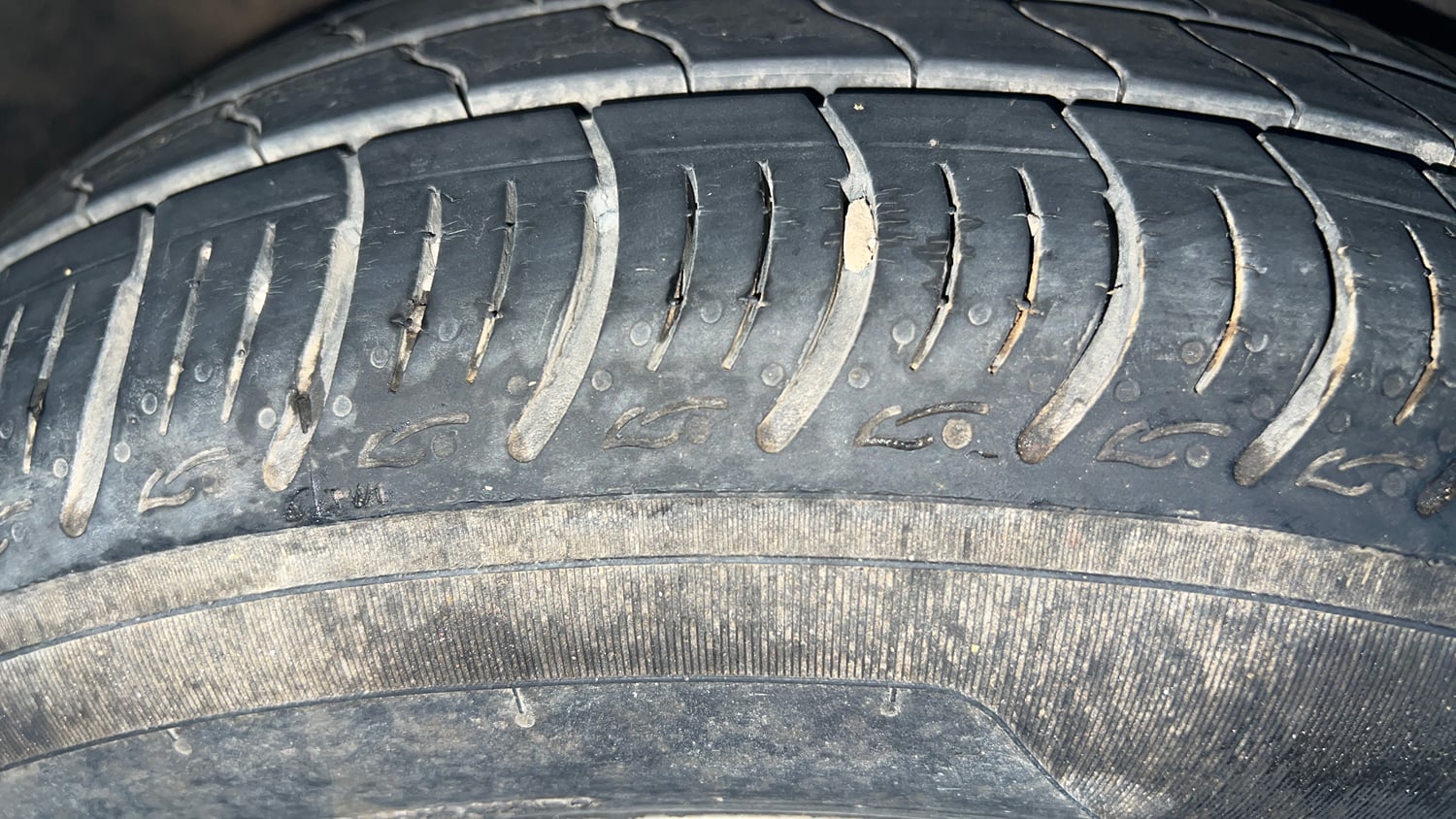 Used 2018 Maruti Suzuki Ertiga VXI CNG (Outside Fitted) Cng Manual tyres RIGHT REAR TYRE TREAD VIEW