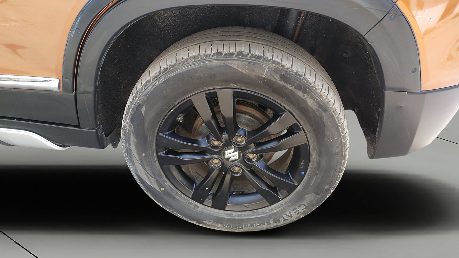 Used 2019 maruti-suzuki Vitara Brezza ZDi Plus Dual Tone AGS Diesel Automatic tyres LEFT REAR TYRE RIM VIEW
