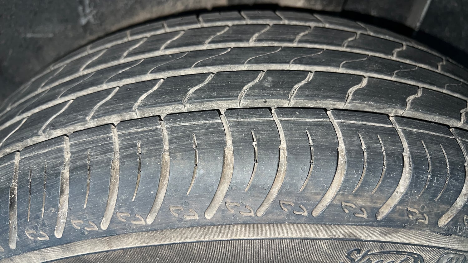Used 2023 Nissan Magnite XE AMT Petrol Automatic tyres LEFT REAR TYRE TREAD VIEW
