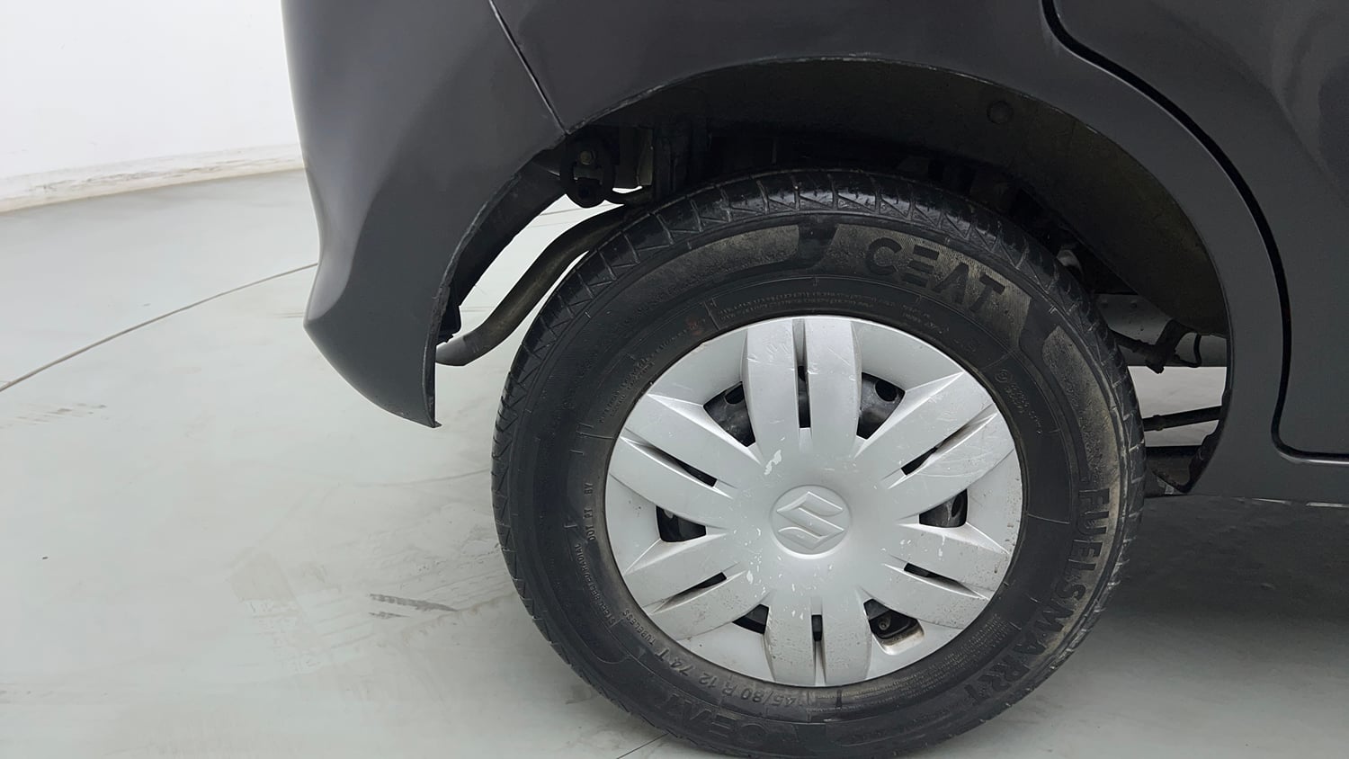 Used 2020 Maruti Suzuki Alto 800 LXi Petrol Manual tyres RIGHT REAR TYRE RIM VIEW