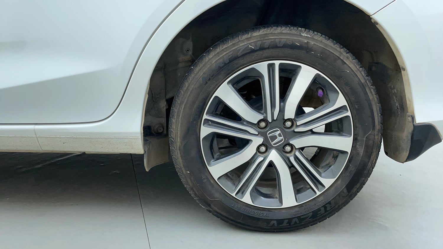Used 2022 Honda Amaze VX MT 1.2 Petrol Petrol Manual tyres LEFT REAR TYRE RIM VIEW