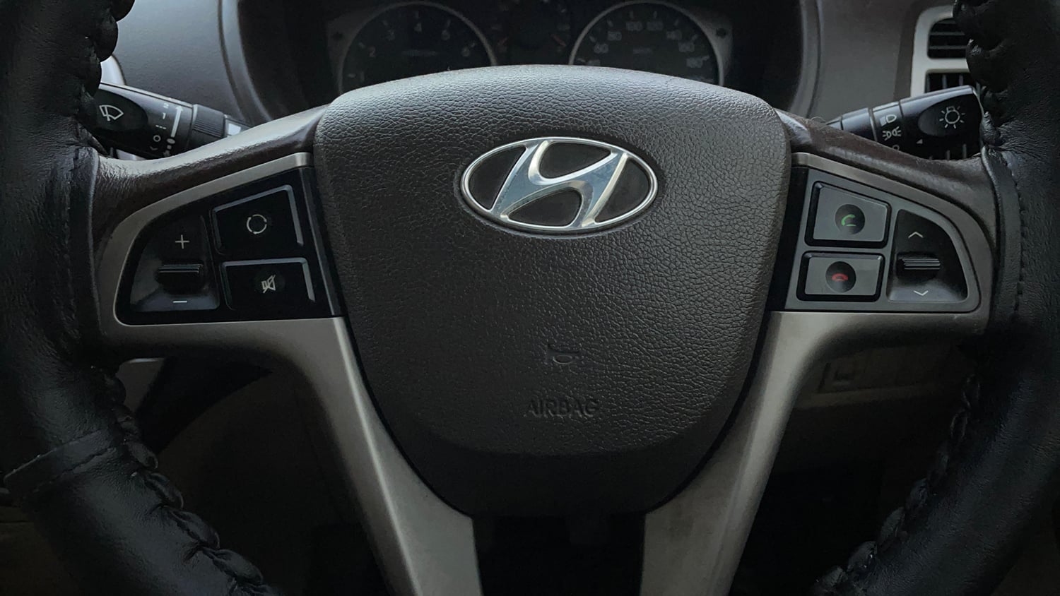 Used 2012 Hyundai i20 Sportz 1.2 BS-IV Petrol Manual top_features Airbags