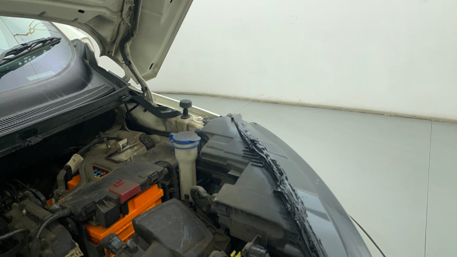 Used 2019 Ford EcoSport Titanium 1.5L TDCi Diesel Manual engine ENGINE LEFT SIDE HINGE & APRON VIEW