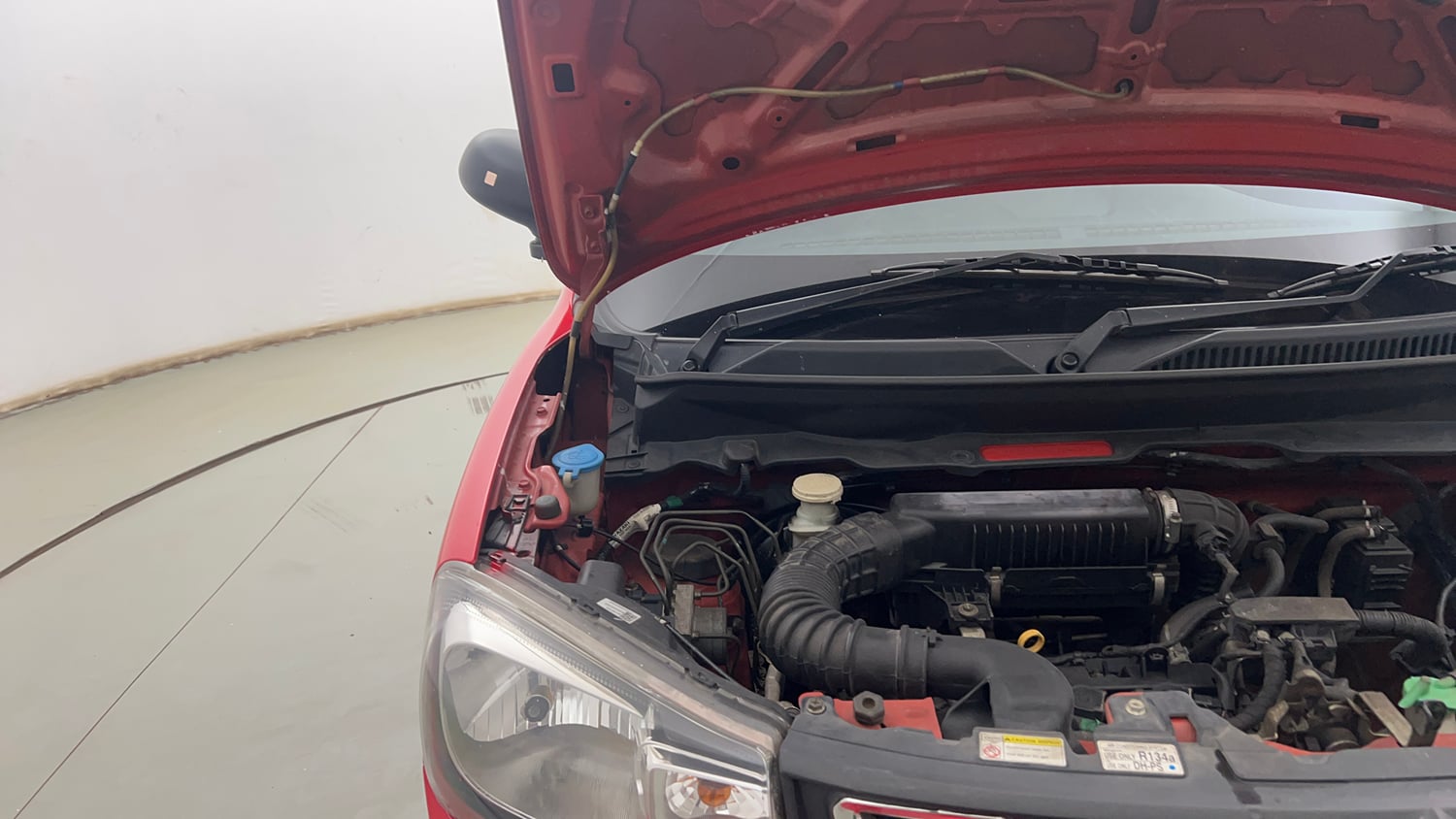 Used 2019 Maruti Suzuki S-Presso VXi Petrol Manual engine ENGINE RIGHT SIDE HINGE & APRON VIEW