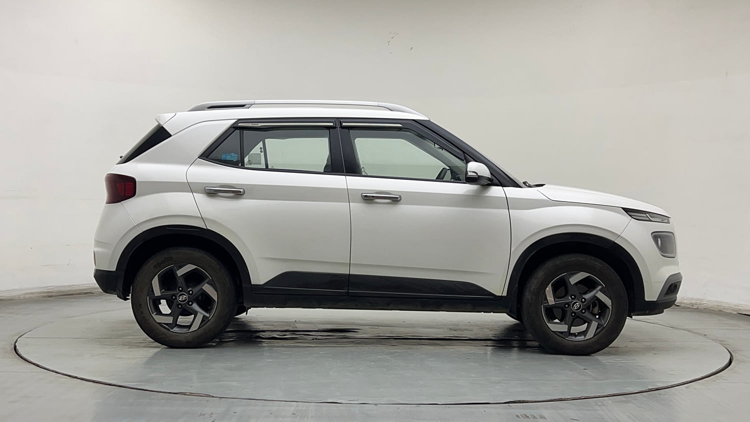 Used 2019 hyundai Venue SX 1.0 (O) Turbo Petrol Petrol Manual exterior RIGHT SIDE VIEW