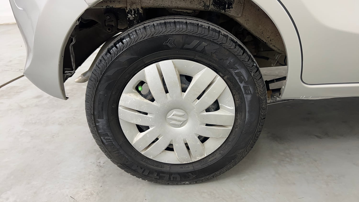 Used 2016 Maruti Suzuki Alto 800 Lxi Petrol Manual tyres RIGHT REAR TYRE RIM VIEW