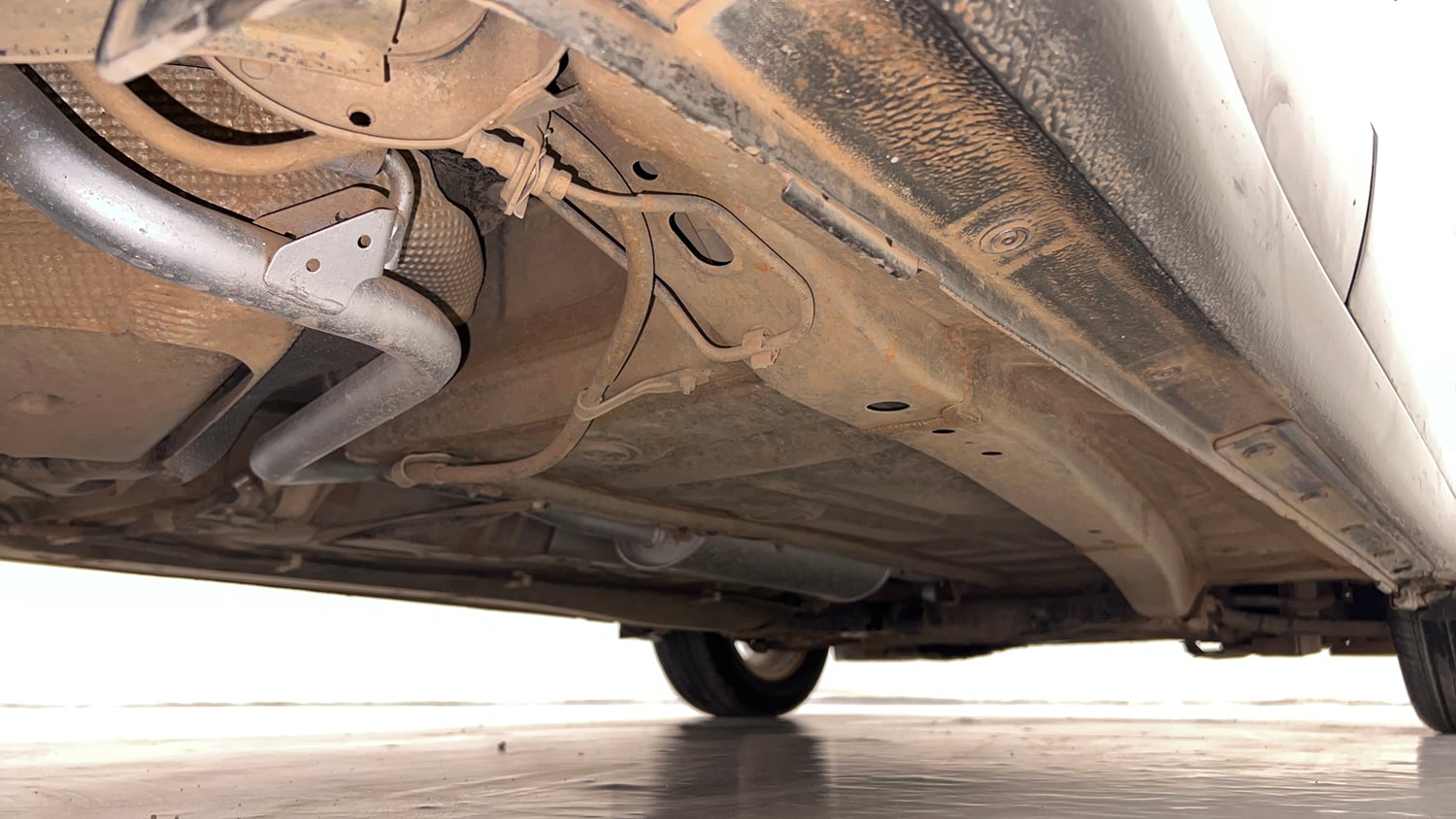 Used 2018 Maruti Suzuki Swift ZXi AMT Petrol Automatic extra REAR RIGHT UNDERBODY VIEW
