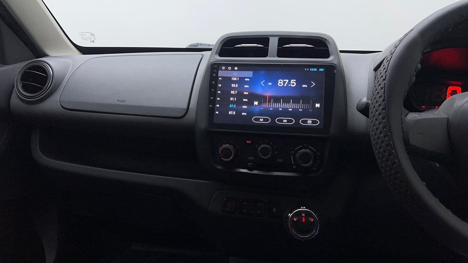 Used 2017 Renault Kwid 1.0 RXT AMT Petrol Automatic top_features Integrated (in-dash) music system