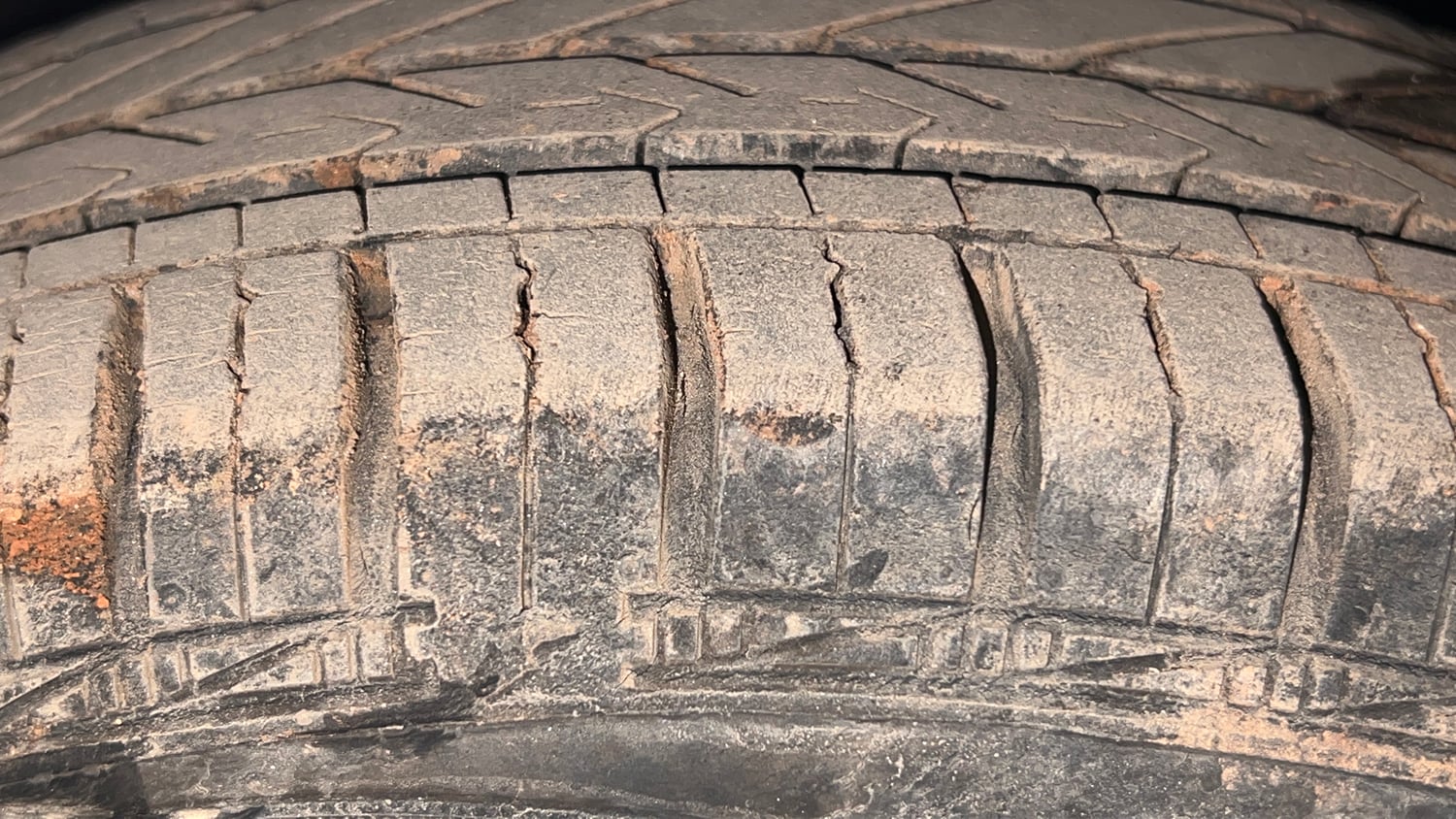 Used 2016 Hyundai Eon Magna + Petrol Manual tyres RIGHT FRONT TYRE TREAD VIEW