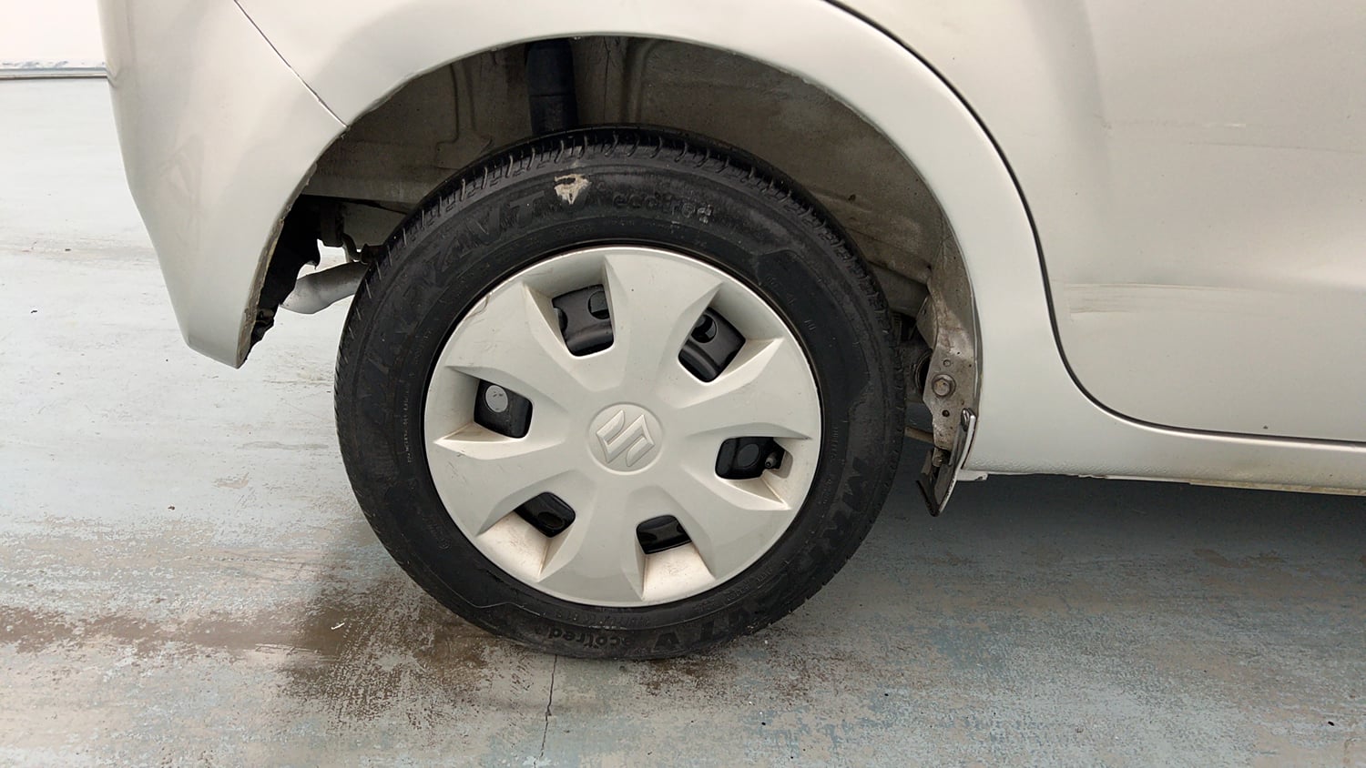 Used 2022 Maruti Suzuki Wagon R VXI 1.0 Petrol Manual tyres RIGHT REAR TYRE RIM VIEW