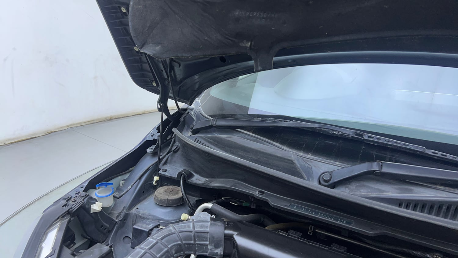 Used 2023 Maruti Suzuki Ignis Zeta 1.2 AMT Petrol Automatic engine ENGINE RIGHT SIDE HINGE & APRON VIEW