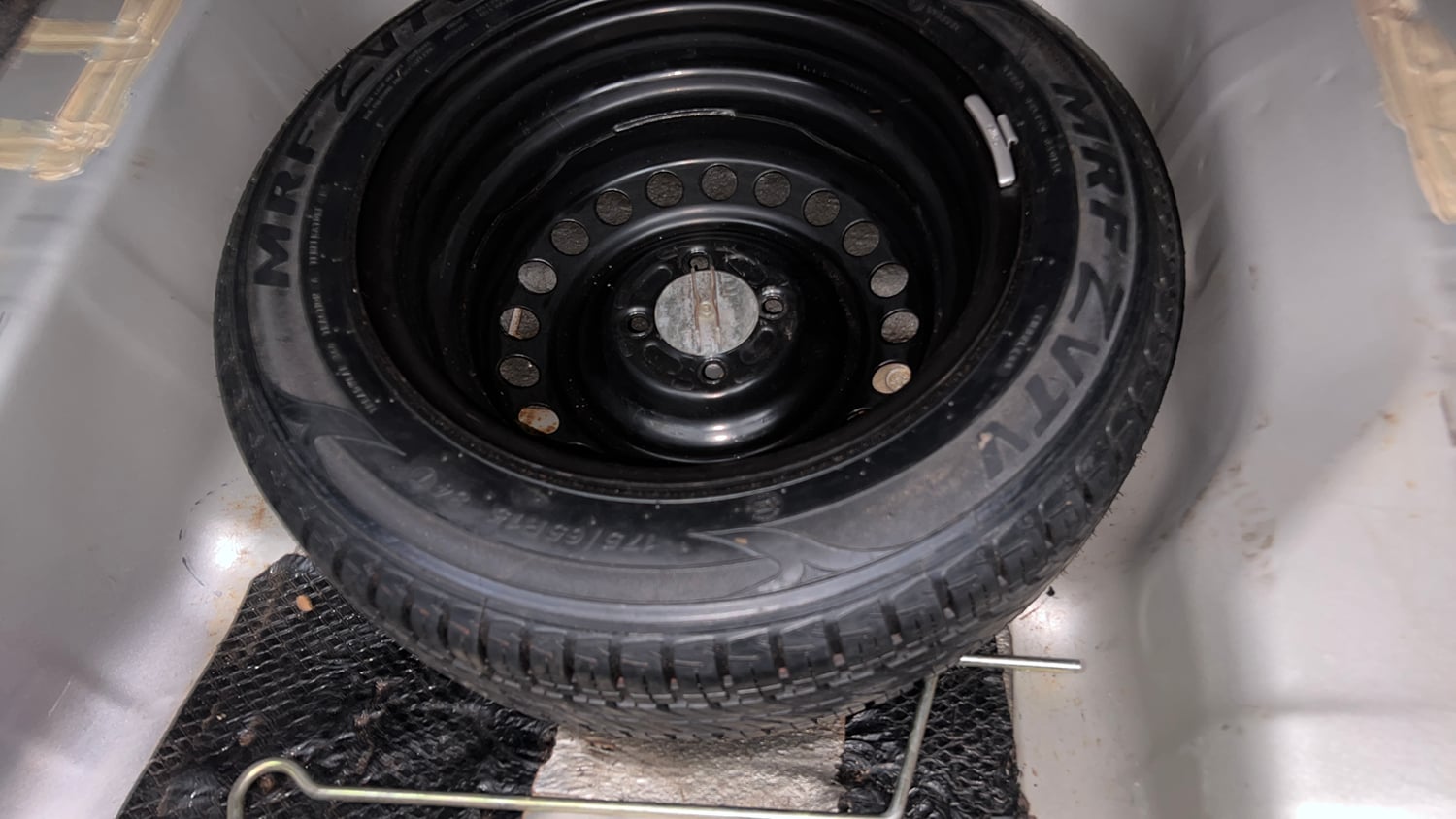 Used 2016 Honda City SV CVT Petrol Automatic tyres SPARE TYRE VIEW