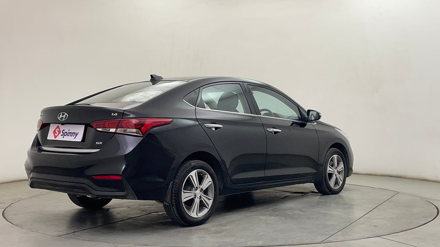 Used 2019 Hyundai Verna SX 1.6 VTVT Petrol Manual exterior RIGHT REAR CORNER VIEW