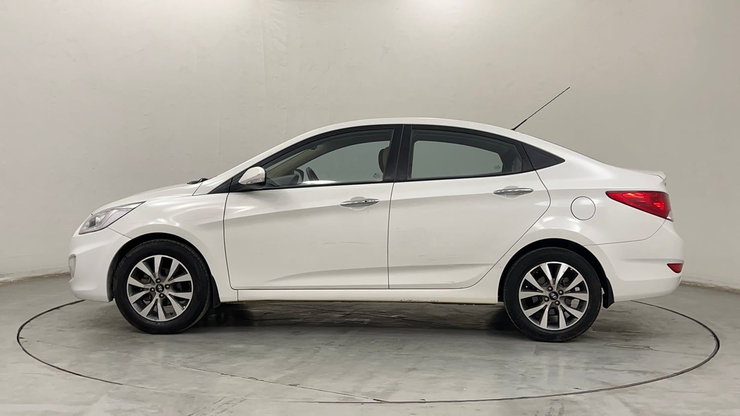 Used 2014 Hyundai Verna Fluidic 1.6 VTVT SX Petrol Manual exterior LEFT SIDE VIEW