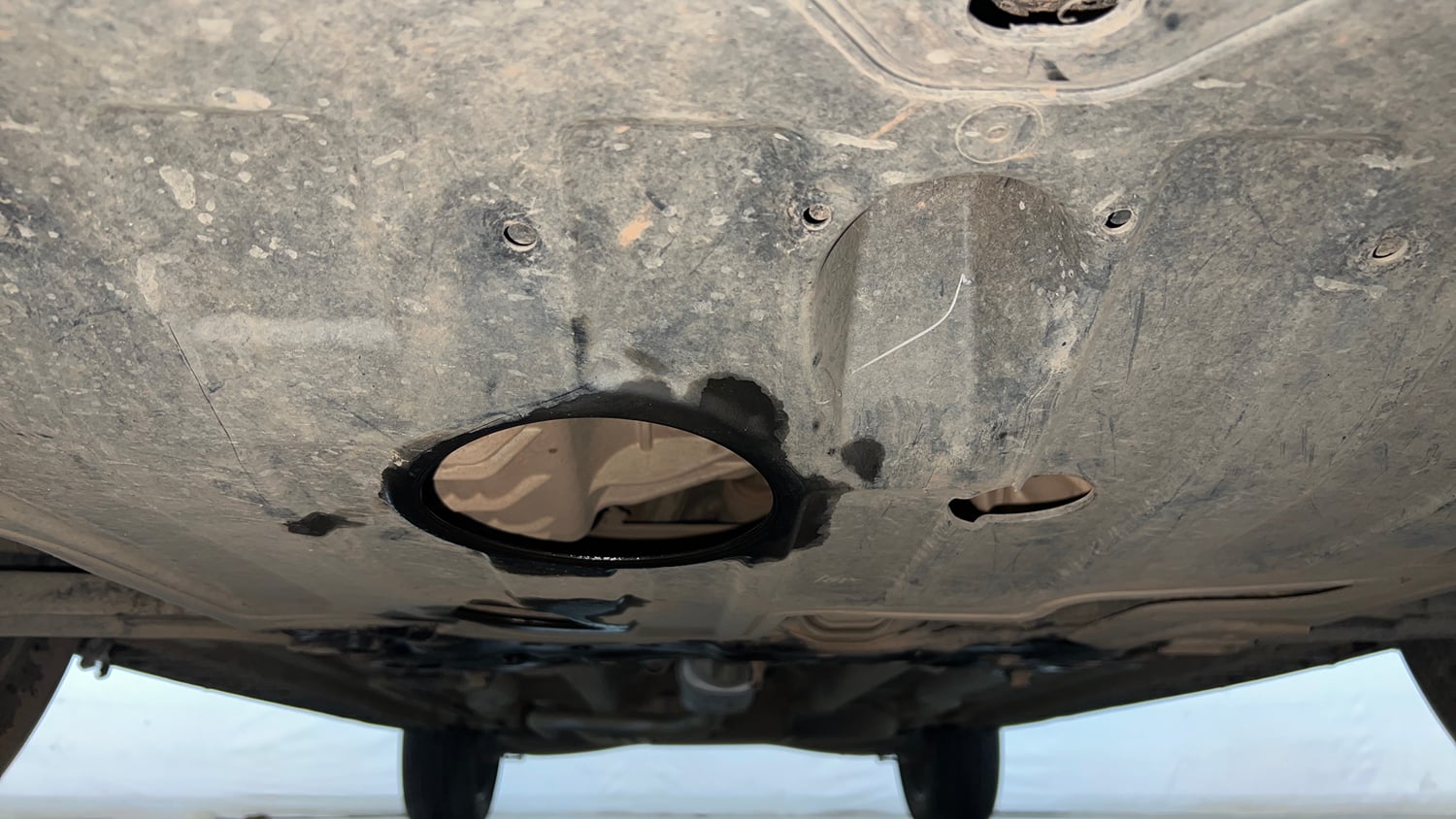 Used 2022 Hyundai Alcazar Signature (O) 6 STR 2.0 Petrol AT Petrol Automatic extra FRONT LEFT UNDERBODY VIEW