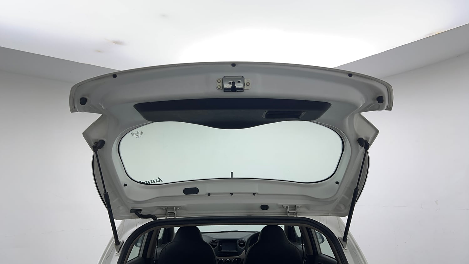 Used 2018 Hyundai Grand i10 Magna 1.2 Kappa VTVT Petrol Manual interior DICKY DOOR OPEN VIEW
