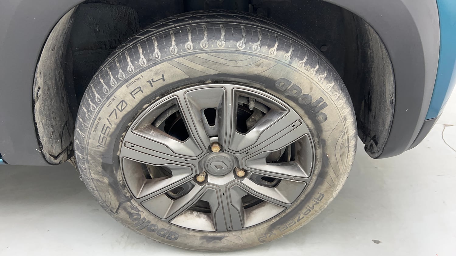 Used 2021 Renault Kwid Neotech RXL Petrol Manual tyres RIGHT FRONT TYRE RIM VIEW