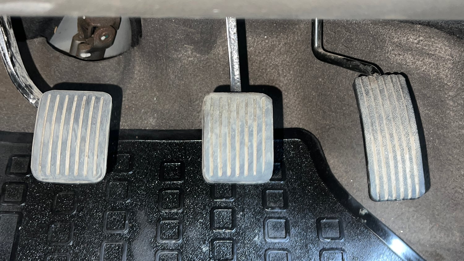 Used 2014 Hyundai i10 Magna 1.1 iRDE2 Petrol Manual interior PEDALS VIEW