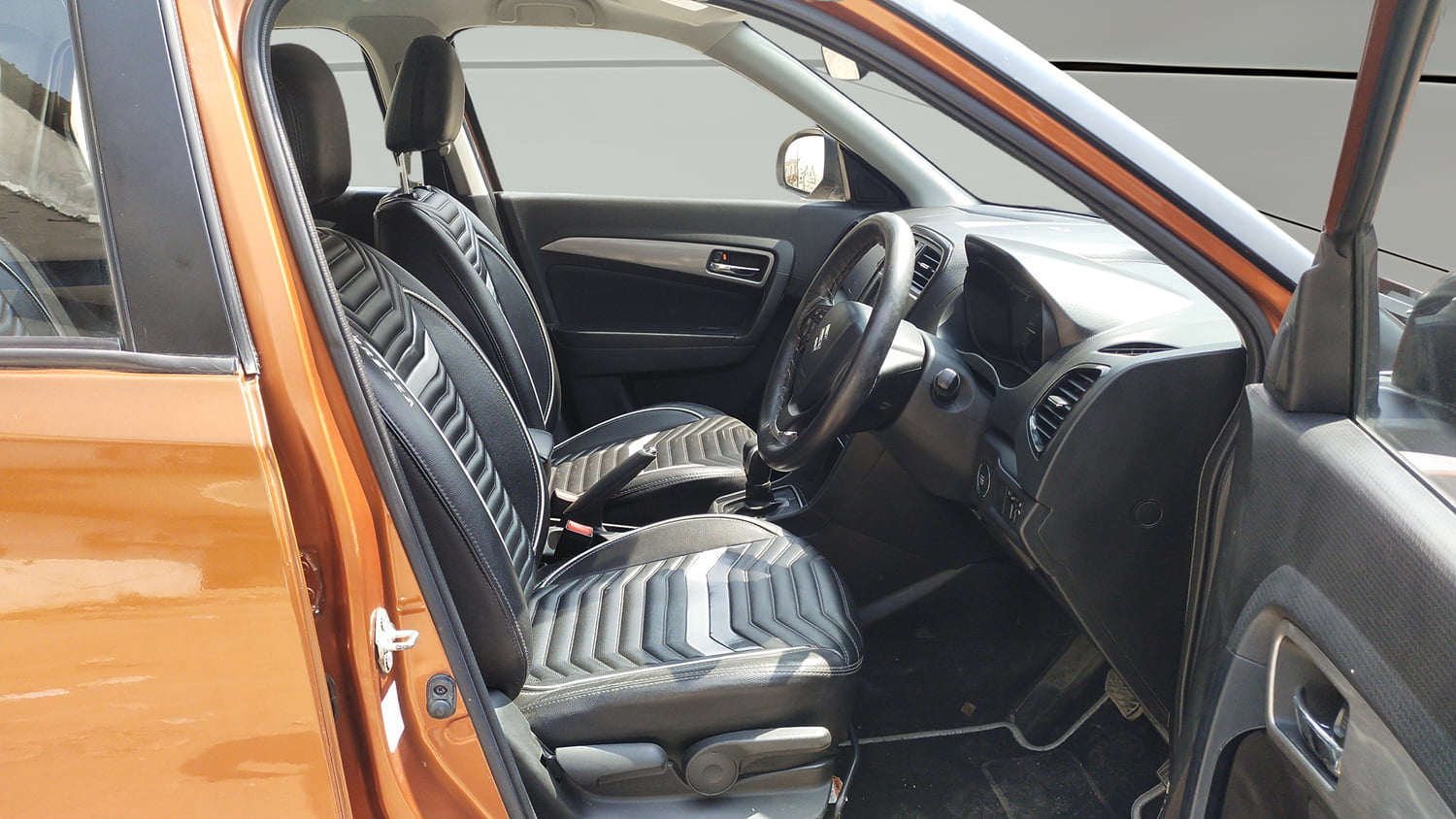 Used 2019 maruti-suzuki Vitara Brezza ZDi Plus Dual Tone AGS Diesel Automatic interior RIGHT SIDE FRONT DOOR CABIN VIEW
