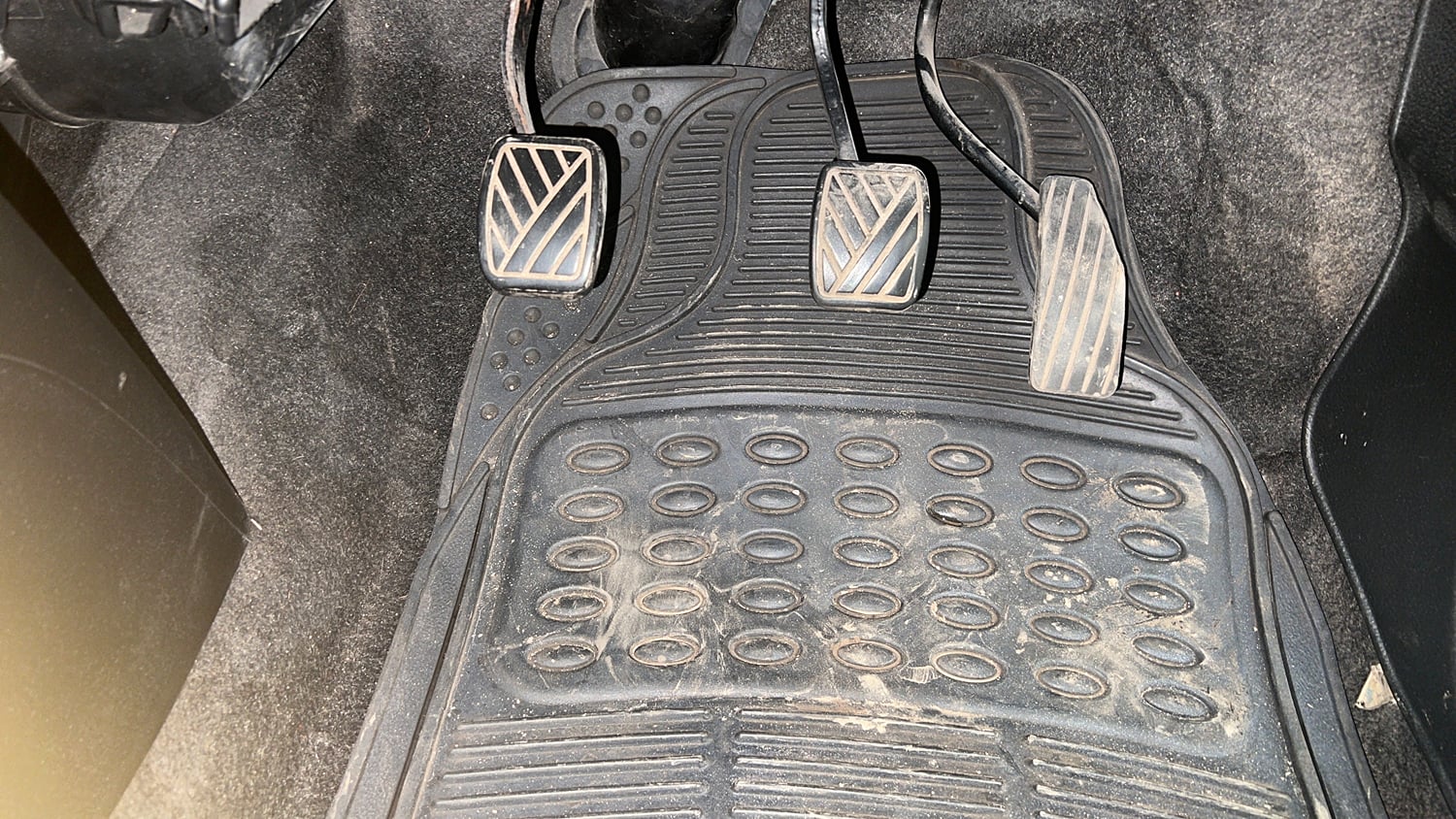 Used 2014 Maruti Suzuki Wagon R VXI Petrol Manual interior PEDALS VIEW