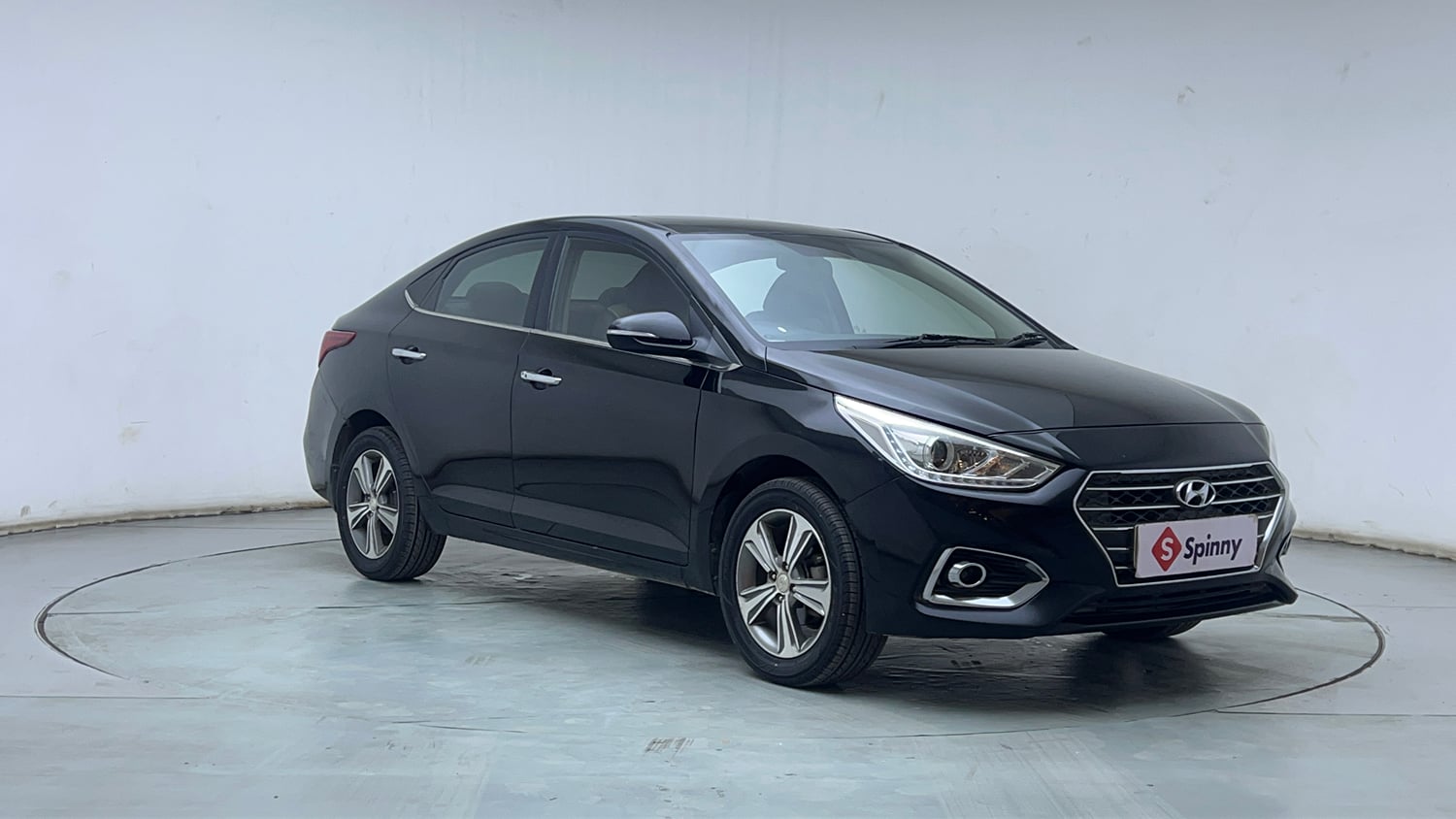 Used 2018 Hyundai Verna SX (O) 1.6 VTVT AT Petrol Automatic exterior RIGHT FRONT CORNER VIEW