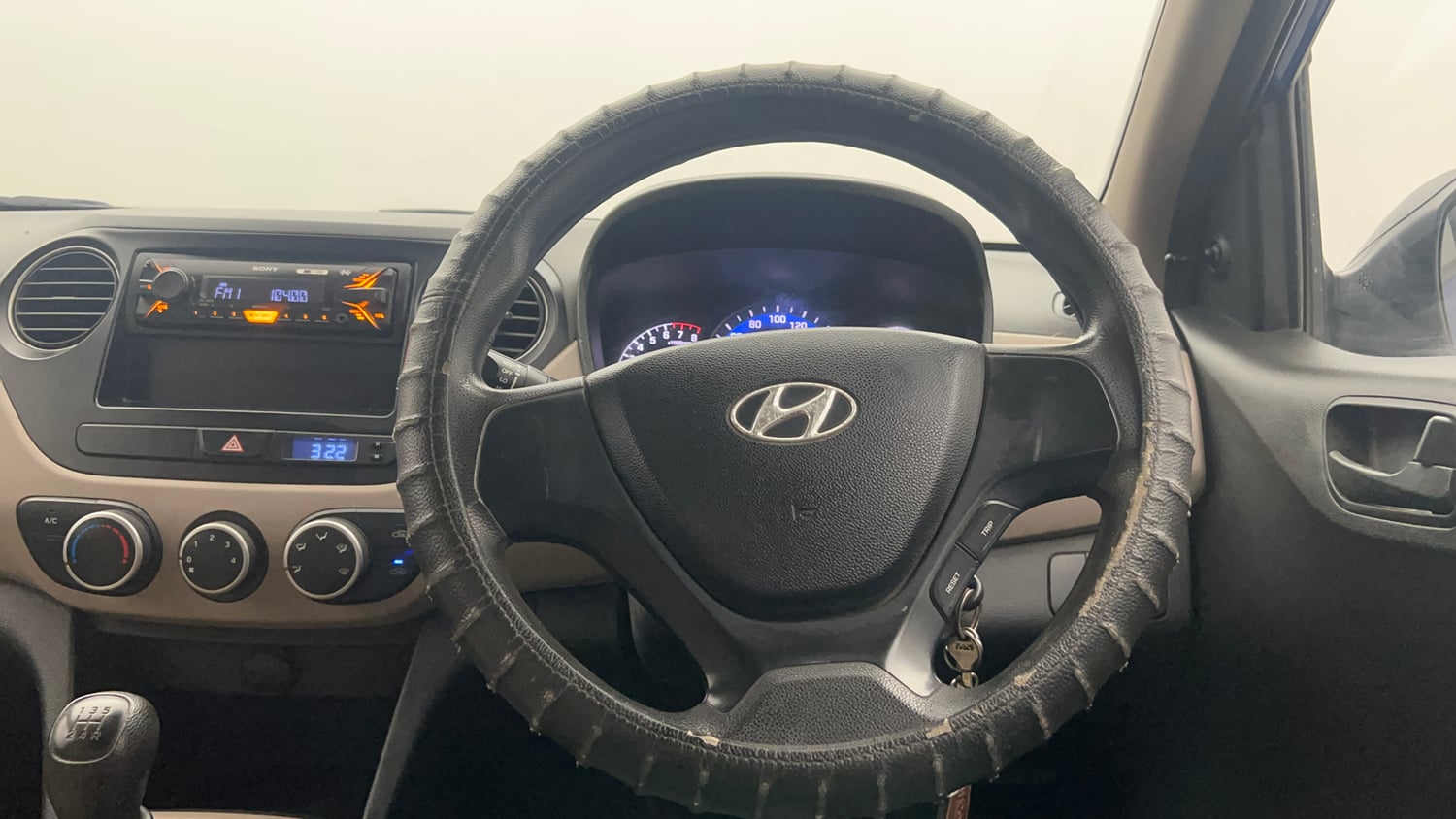 Used 2015 Hyundai Xcent Base 1.2 Petrol Manual interior STEERING VIEW