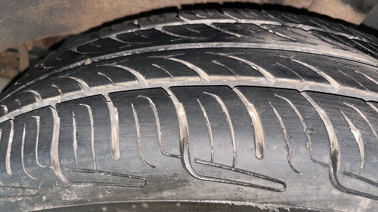 Used 2022 Renault Kwid RXT 1.0 AMT (O) Petrol Automatic tyres LEFT REAR TYRE TREAD VIEW