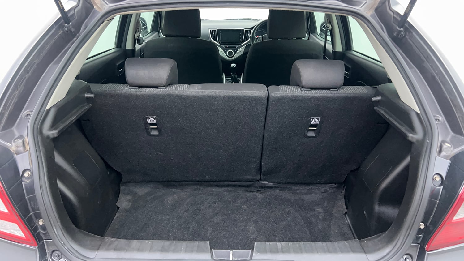 Used 2017 Maruti Suzuki Baleno Alpha 1.2 Petrol Manual interior DICKY INSIDE VIEW