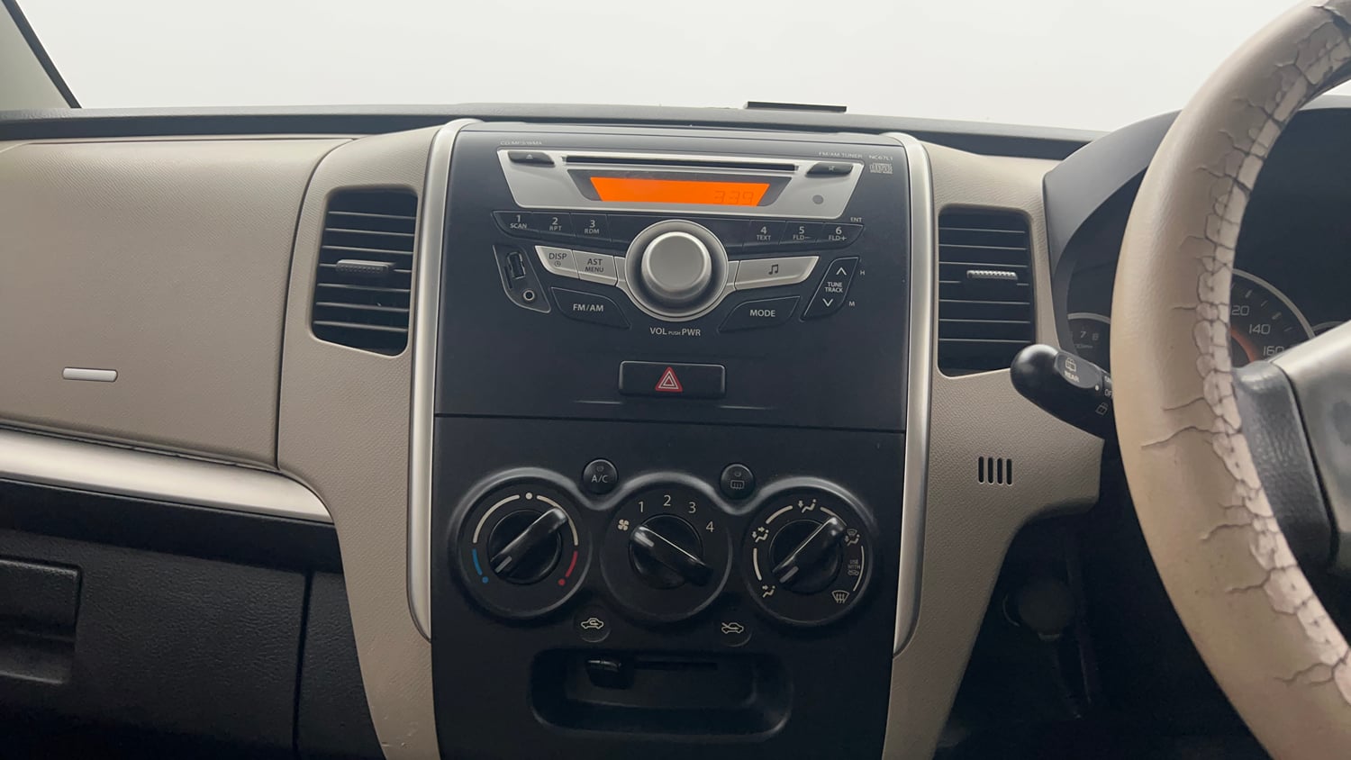 Used 2014 Maruti Suzuki Wagon R VXI Petrol Manual interior MUSIC SYSTEM & AC CONTROL VIEW