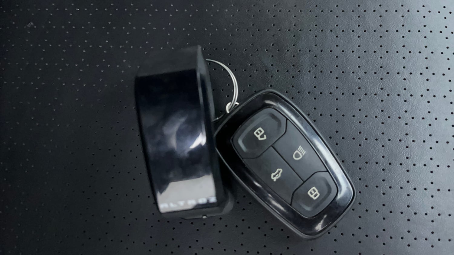 Used 2023 Tata Altroz XZ Petrol Petrol Manual extra CAR KEY VIEW