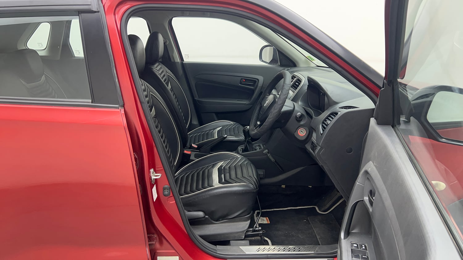 Used 2017 Maruti Suzuki Vitara Brezza VDi (O) Diesel Manual interior RIGHT SIDE FRONT DOOR CABIN VIEW