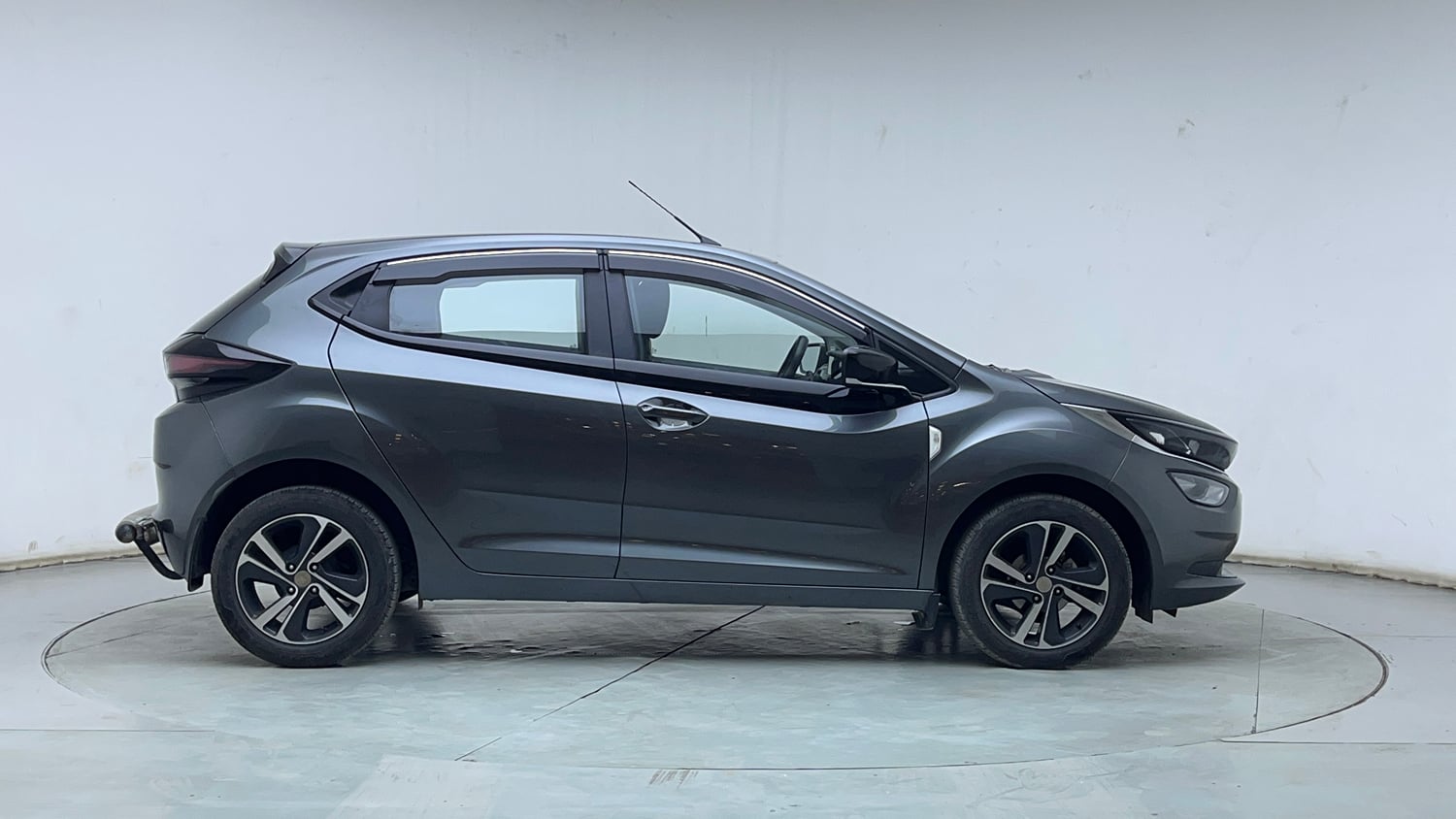 Used 2023 Tata Altroz XZ Petrol Petrol Manual exterior RIGHT SIDE VIEW