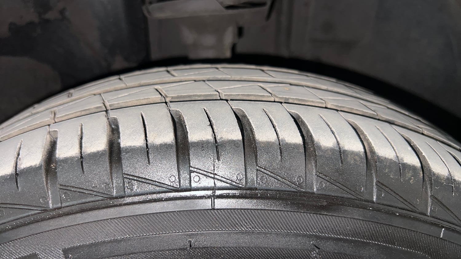 Used 2024 Renault Kwid RXL(O) 1.0L AMT Petrol Automatic tyres RIGHT FRONT TYRE TREAD VIEW
