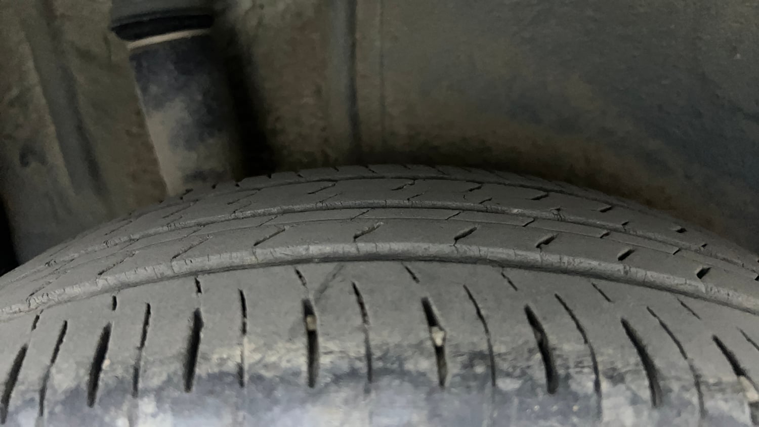 Used 2023 Maruti Suzuki Ignis Zeta 1.2 AMT Petrol Automatic tyres RIGHT REAR TYRE TREAD VIEW