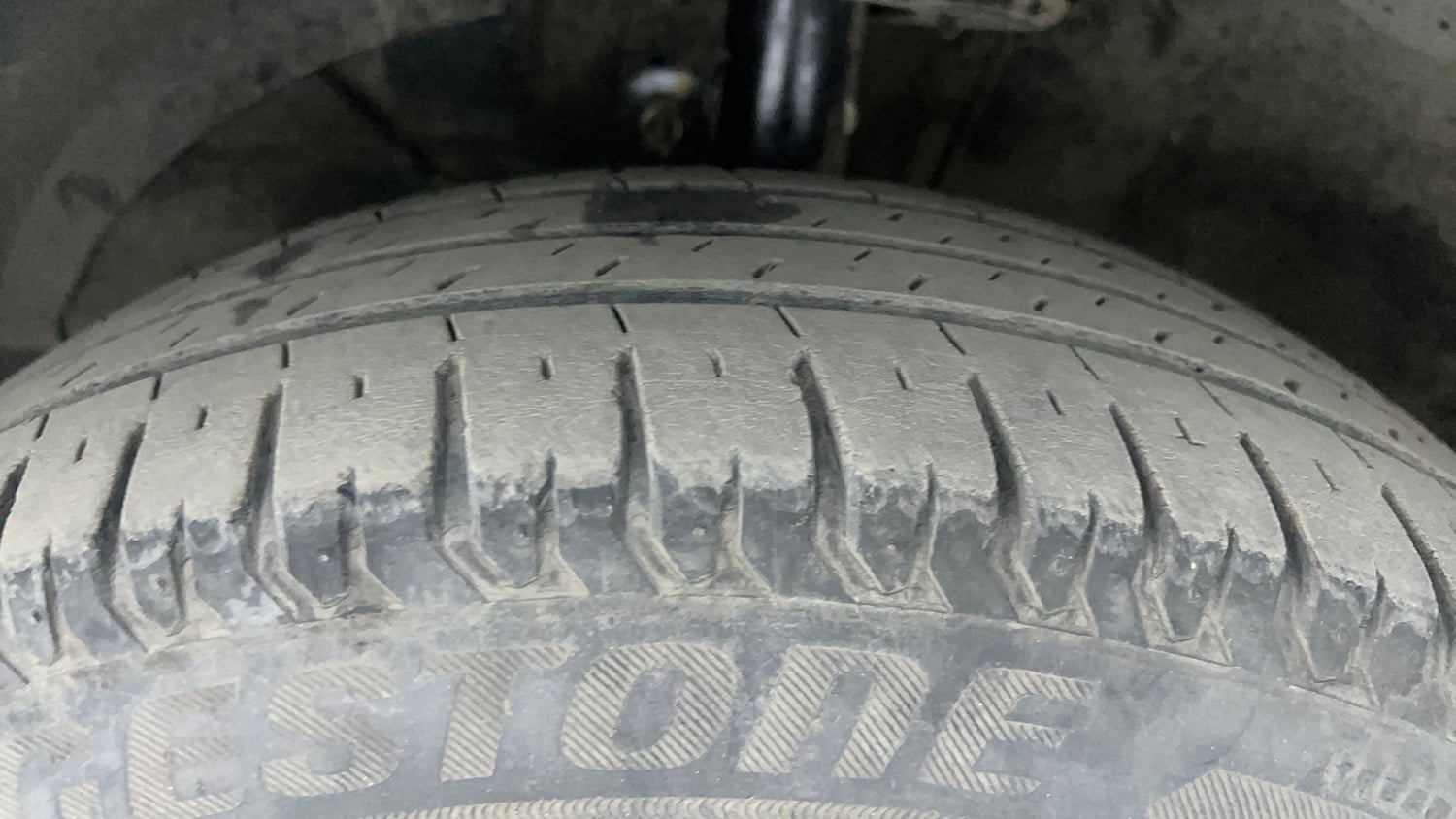 Used 2021 Maruti Suzuki XL6 Alpha AT Petrol Petrol Automatic tyres LEFT FRONT TYRE TREAD VIEW