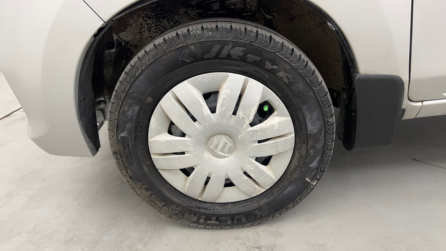 Used 2016 Maruti Suzuki Alto 800 Lxi Petrol Manual tyres LEFT FRONT TYRE RIM VIEW