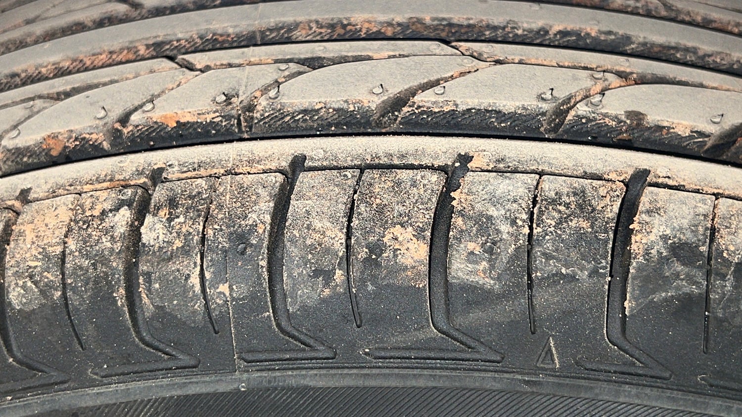 Used 2015 Hyundai Xcent Base 1.2 Petrol Manual tyres RIGHT REAR TYRE TREAD VIEW