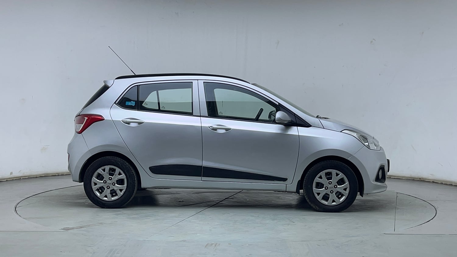 Used 2016 Hyundai Grand i10 Sportz 1.2 Kappa VTVT Petrol Manual exterior RIGHT SIDE VIEW