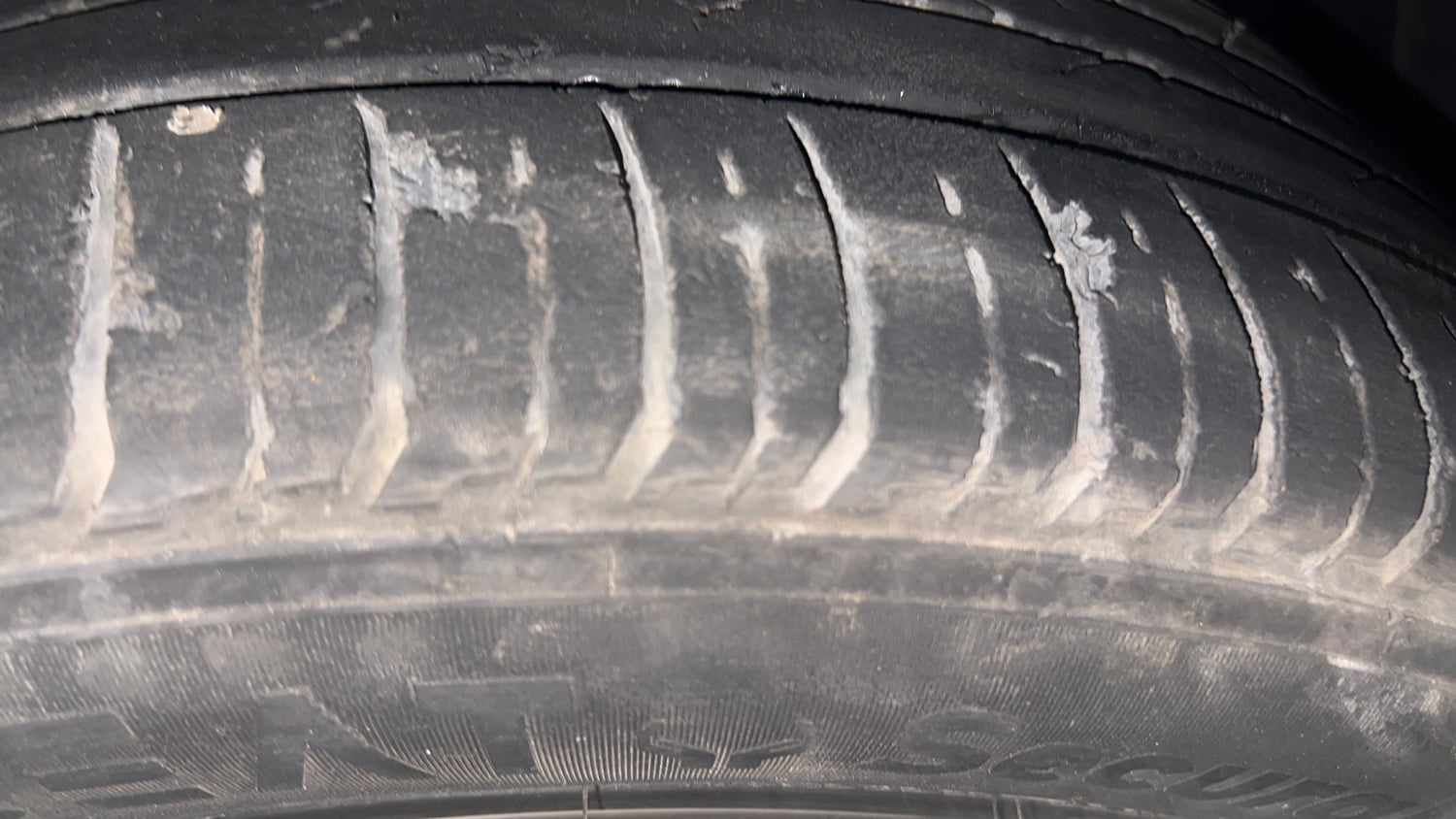 Used 2023 Hyundai i20 N Line N8 1.0 Turbo DCT Petrol Automatic tyres RIGHT FRONT TYRE TREAD VIEW