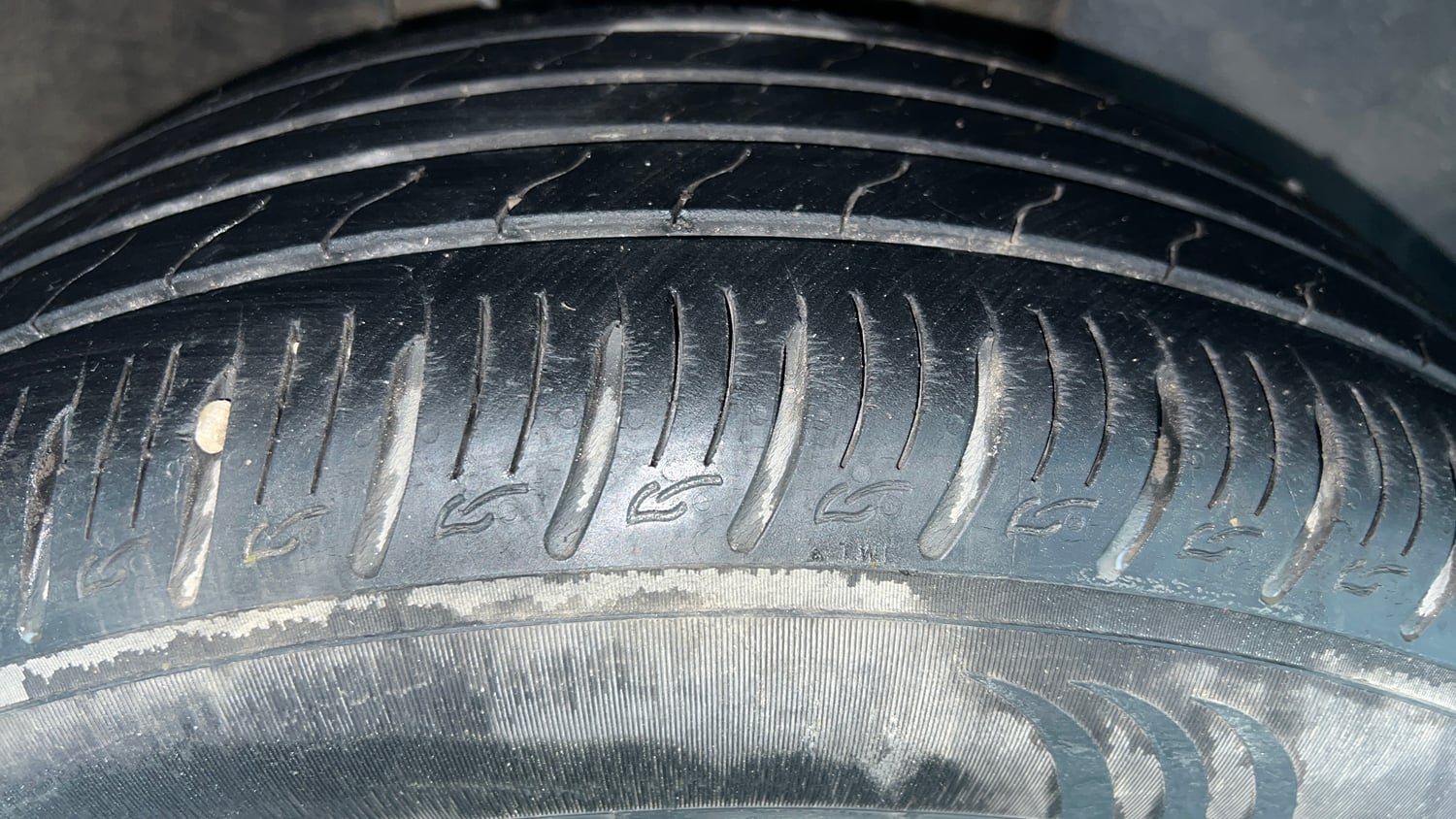 Used 2021 Hyundai Venue SX Plus 1.0 Turbo DCT Petrol Automatic tyres RIGHT FRONT TYRE TREAD VIEW