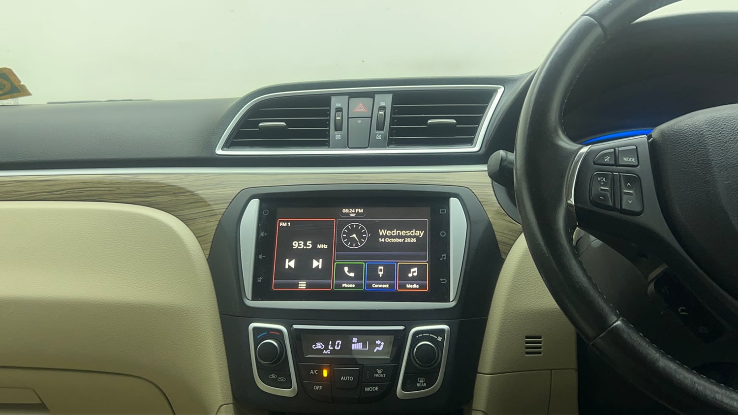 Used 2021 Maruti Suzuki Ciaz Alpha 1.5 AT Petrol Automatic top_features Integrated (in-dash) music system