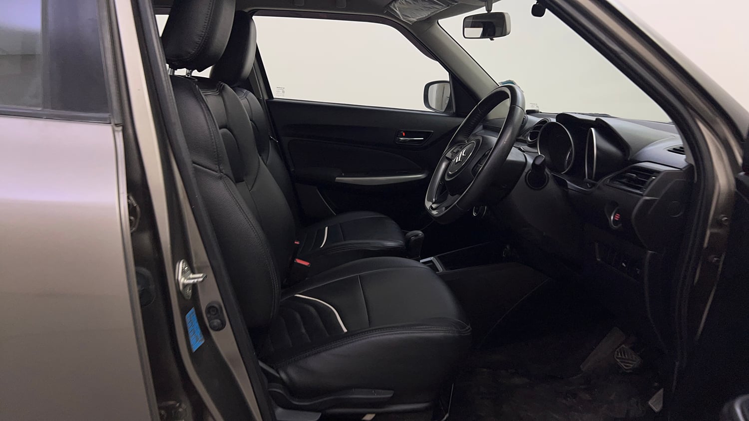 Used 2018 Maruti Suzuki Swift ZXi AMT Petrol Automatic interior RIGHT SIDE FRONT DOOR CABIN VIEW