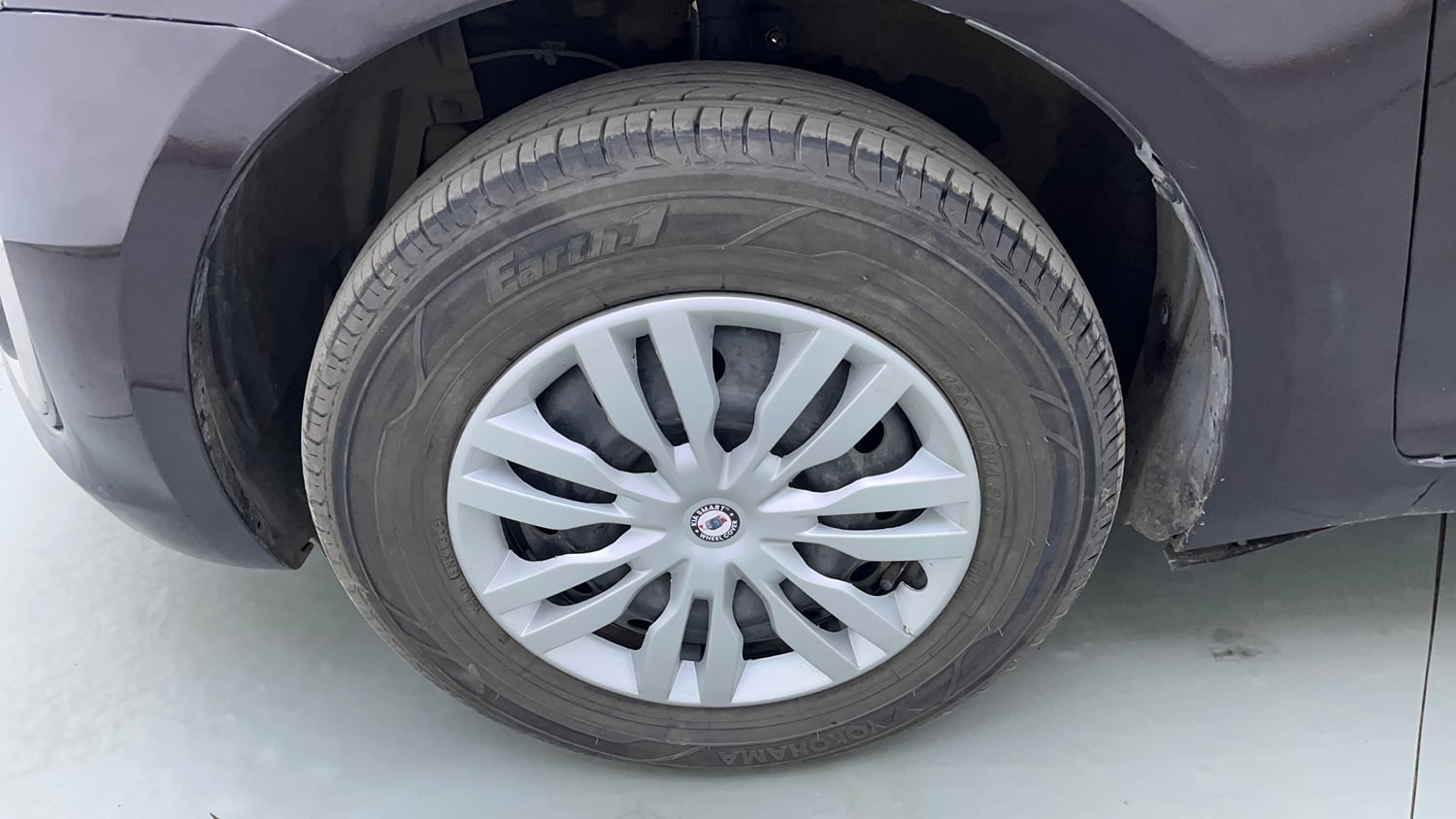 Used 2015 Maruti Suzuki Swift VDi Diesel Manual tyres LEFT FRONT TYRE RIM VIEW