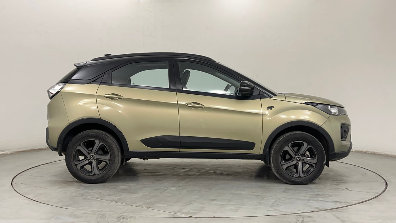 Used 2022 Tata Nexon Kaziranga XZA Plus (Premium) Petrol Automatic exterior RIGHT SIDE VIEW