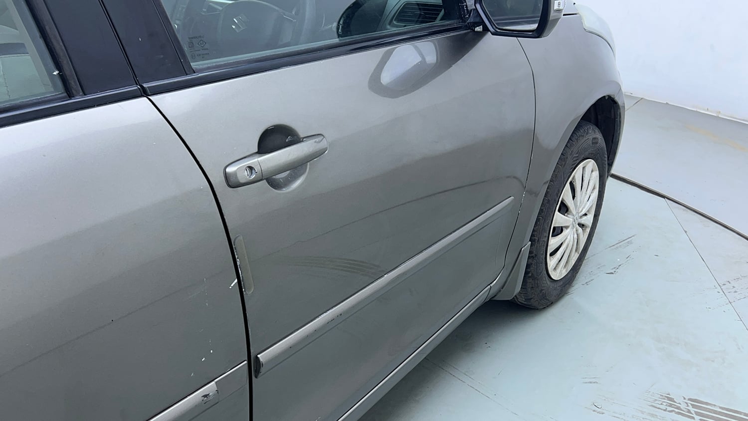 Used 2015 Maruti Suzuki Swift Dzire VXI Petrol Manual dents MINOR DENT