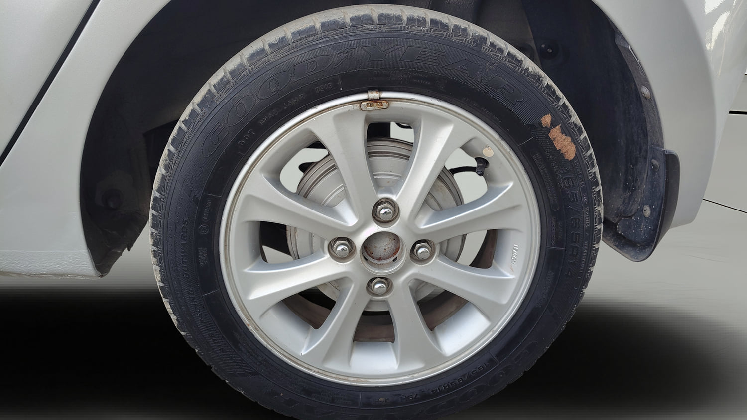 Used 2013 Hyundai Grand i10 Asta 1.2 Kappa VTVT Petrol Manual tyres LEFT REAR TYRE RIM VIEW