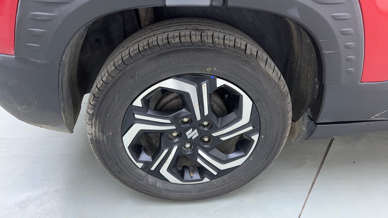 Used 2023 Maruti Suzuki Brezza Zxi Plus Dual Tone Petrol Manual tyres RIGHT REAR TYRE RIM VIEW